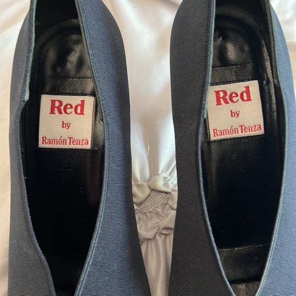 RED by RAMON TENZA Navy Blue Heels, STUNNING! Size 7.5 - Picture 9 of 12